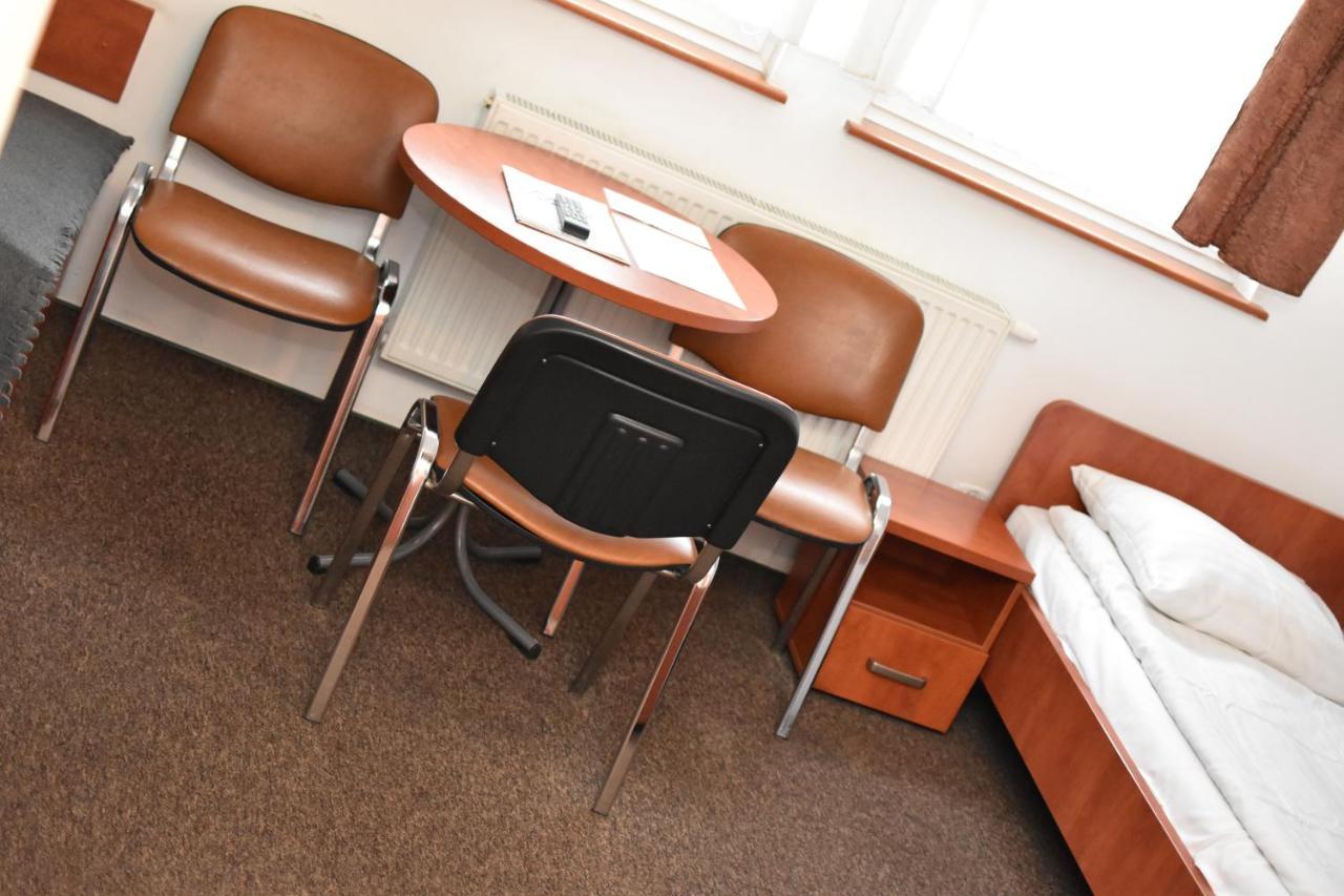 Hotel Dabrowiak Dabrowa Gornicza Luaran gambar